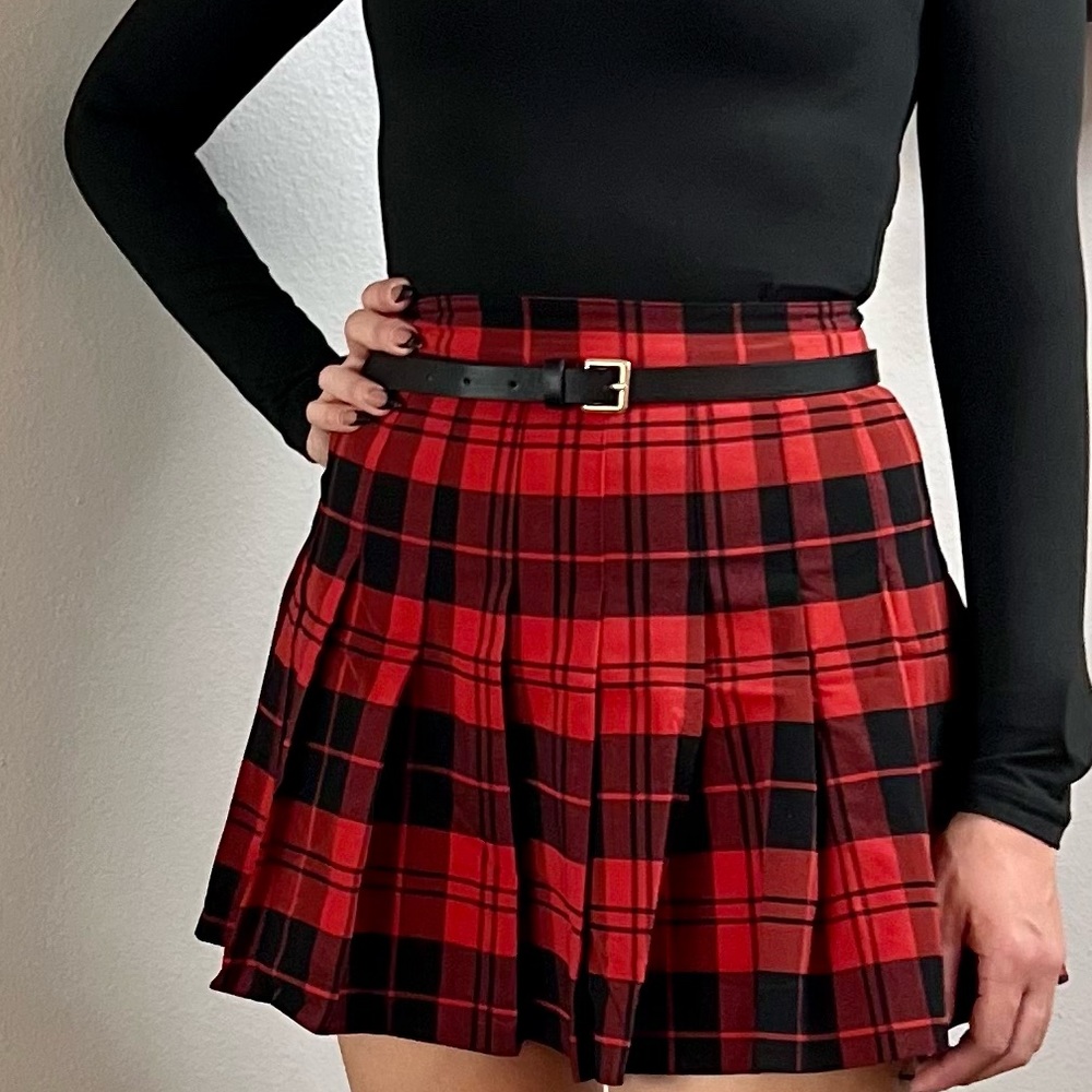Black Faux Leather Skinny Belt